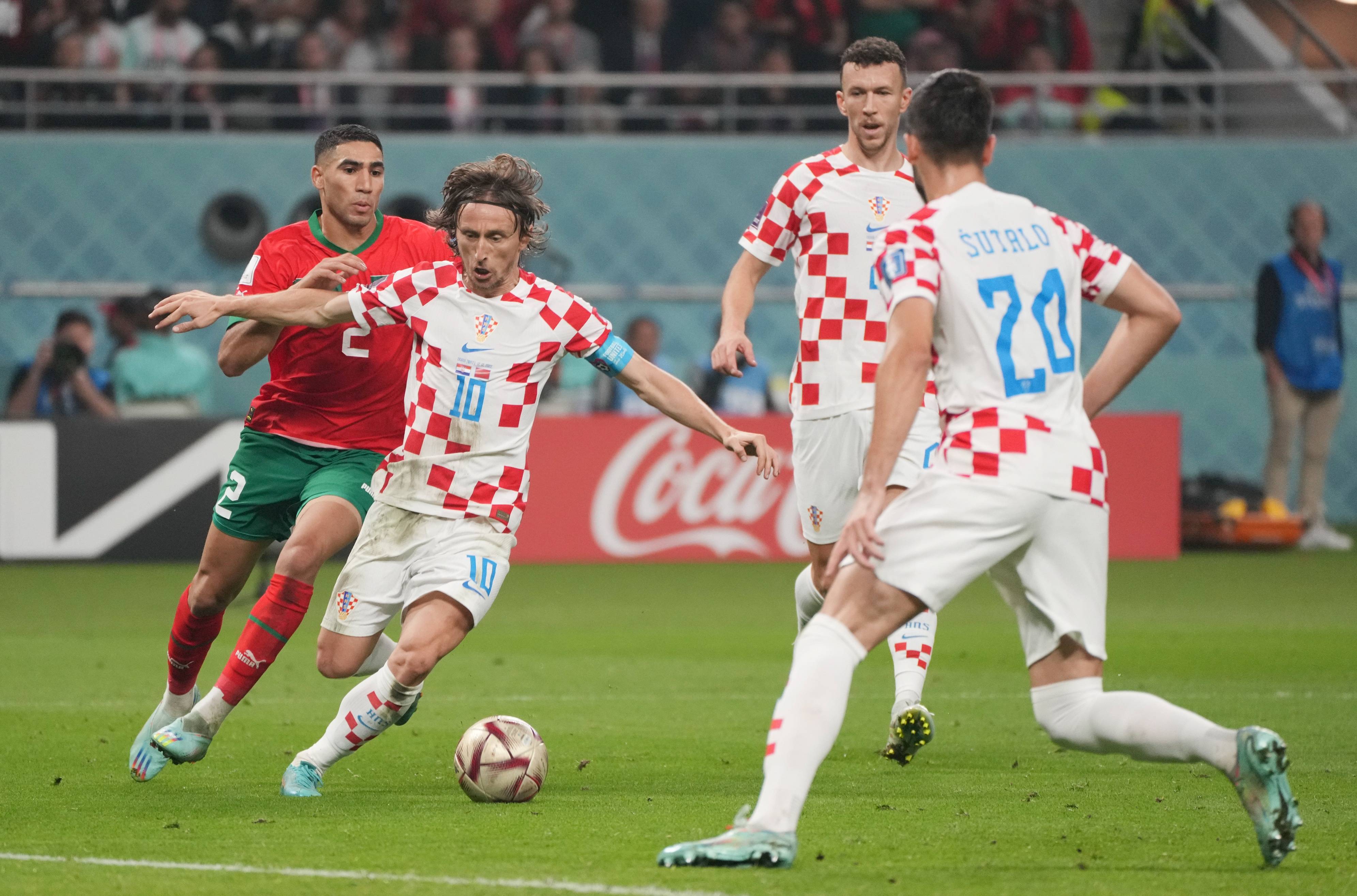 欧冠赛程吃紧,上海海港赛前遗憾出局,赛场秩序良好,更衣室氛围转暖的简单介绍-金年会app官方版