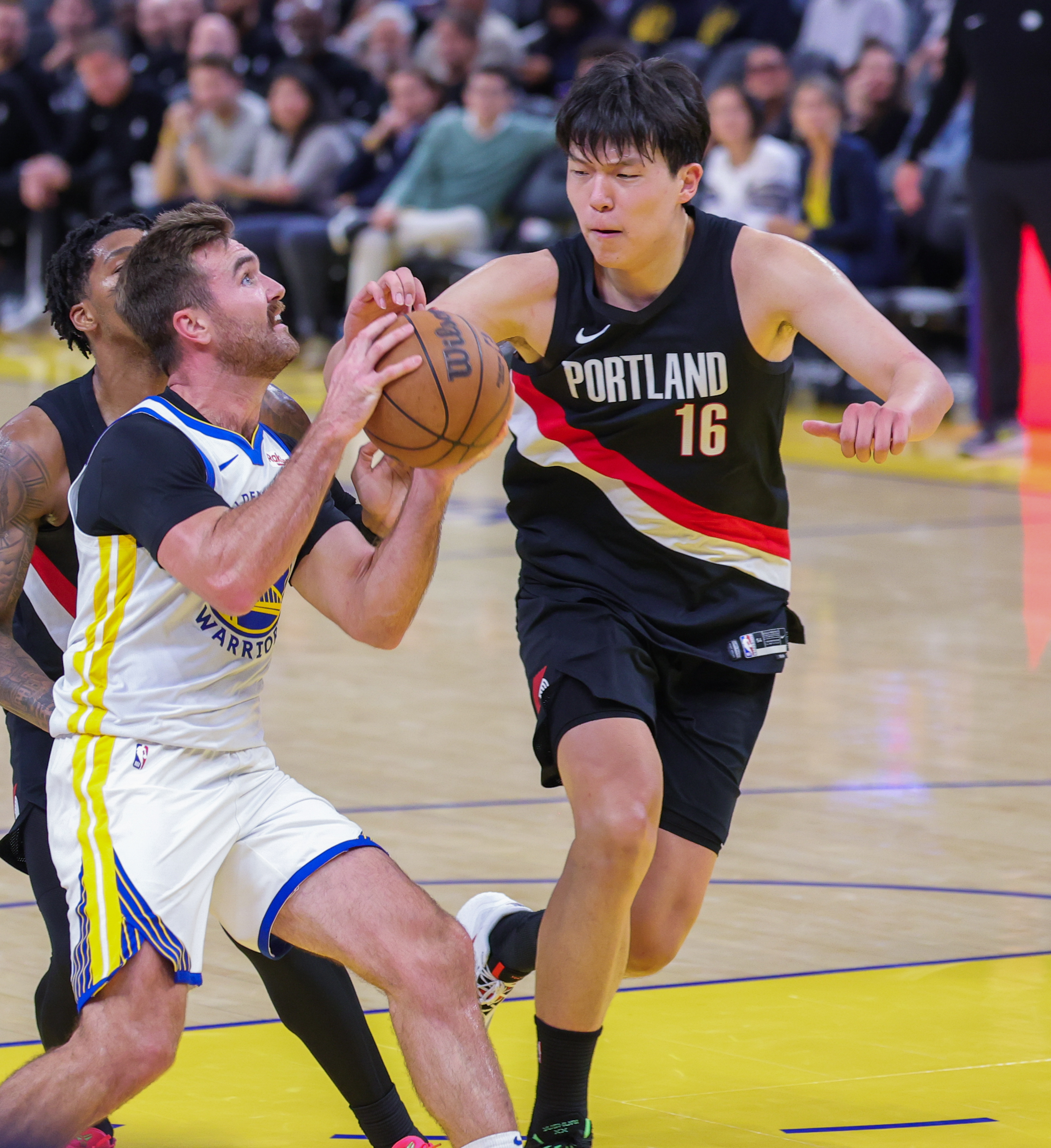 包含冲刺阶段NBA季后赛传出新动向，印第安纳步行者内部沟通，管理层表态：引发热议，临场指挥获称赞的词条-金年会app